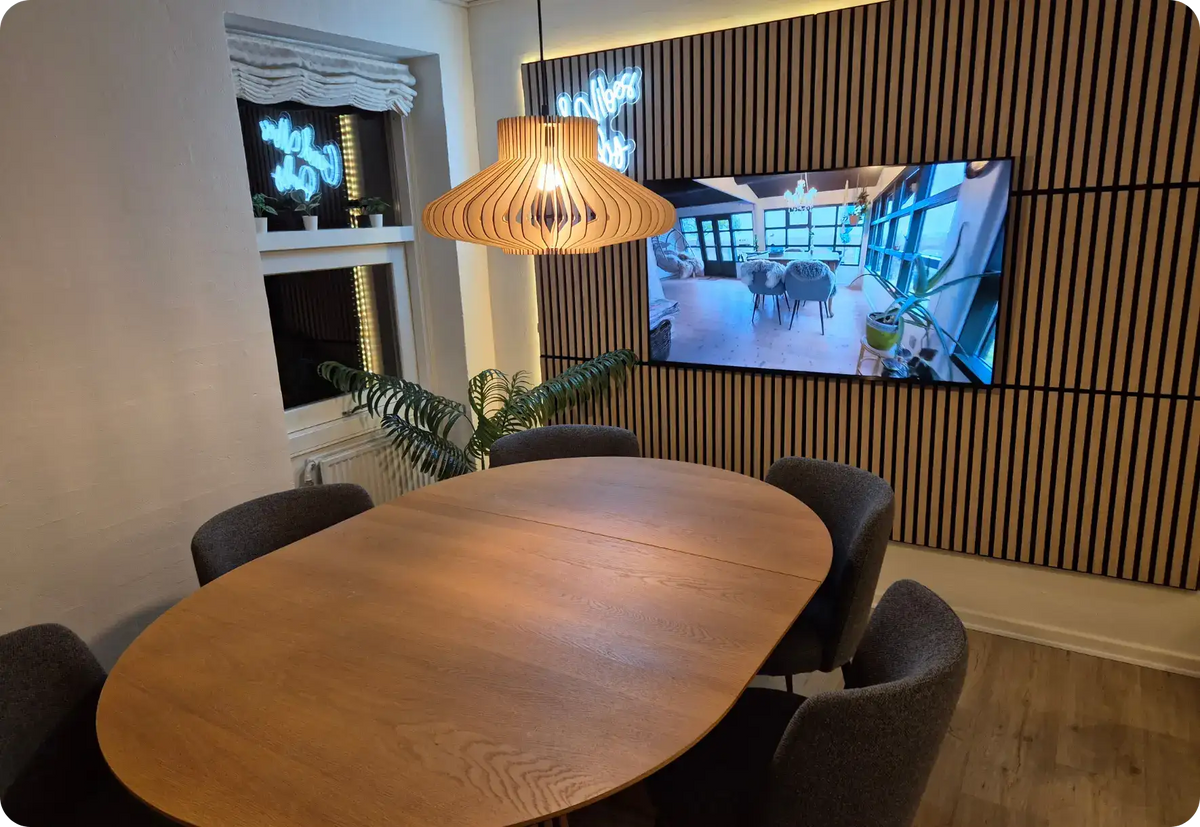 Akustikpanel vid matplatsen — mysig matzon och klarare samtal