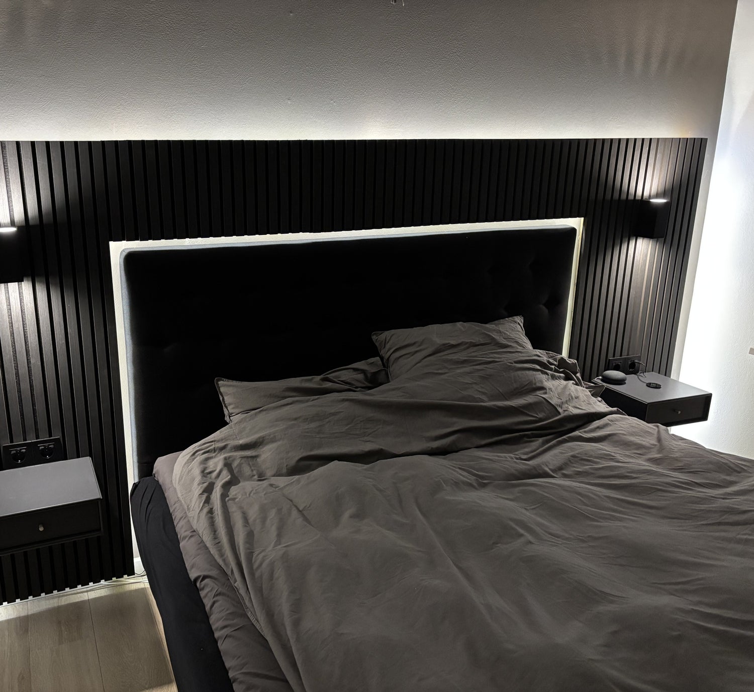 Akustikpaneler som sänggavel