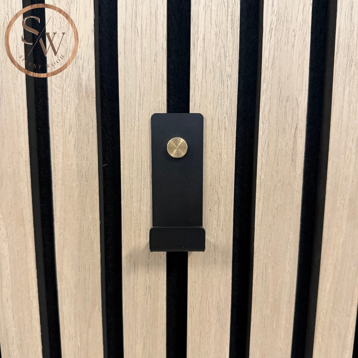 tillbeh-r-till-akustikpaneler-elegant-design-hyllor-krokar