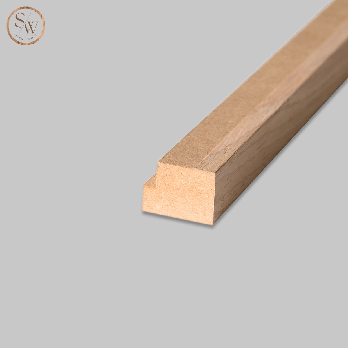 Standard light oak avslutningslist närbild