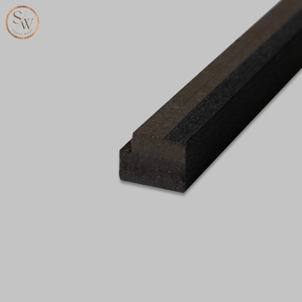 Akustikpanel avslutningslist black oak premium närbild 